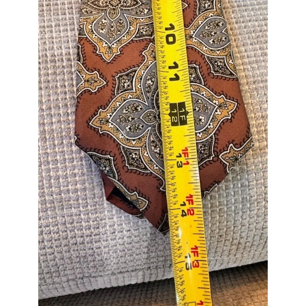 Bill Blass Mens Silk Tie Rust Blue Gold Medallion‎ Geometric Pattern Made in USA